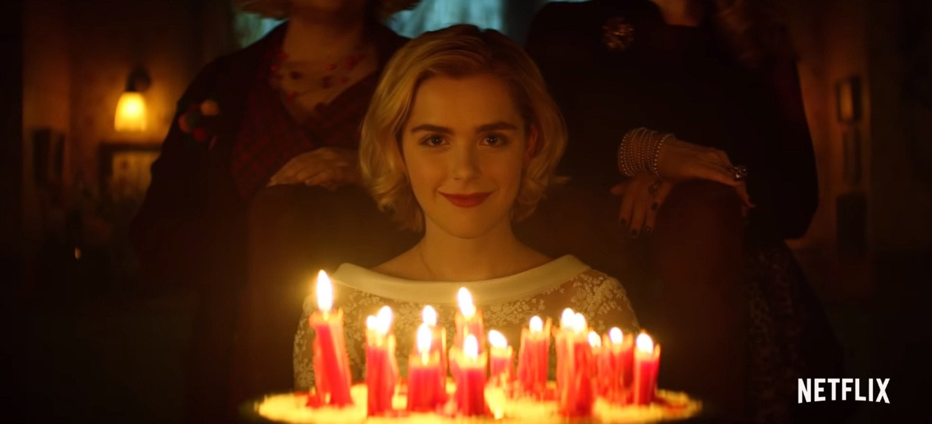 Thổi nến tuổi 16 và ước một điều ước, rất có thể lắm trò phù thủy sẽ tìm đến bạn vào hôm sau.