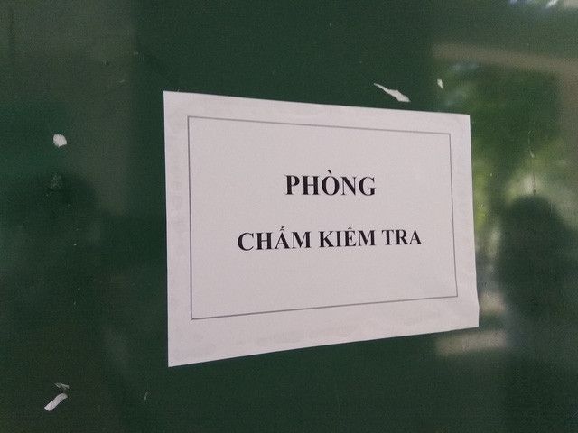 Trong khi chấm thi, Bộ GD&ĐT có quy định chấm kiểm tra. (Ảnh: Mỹ Hà)