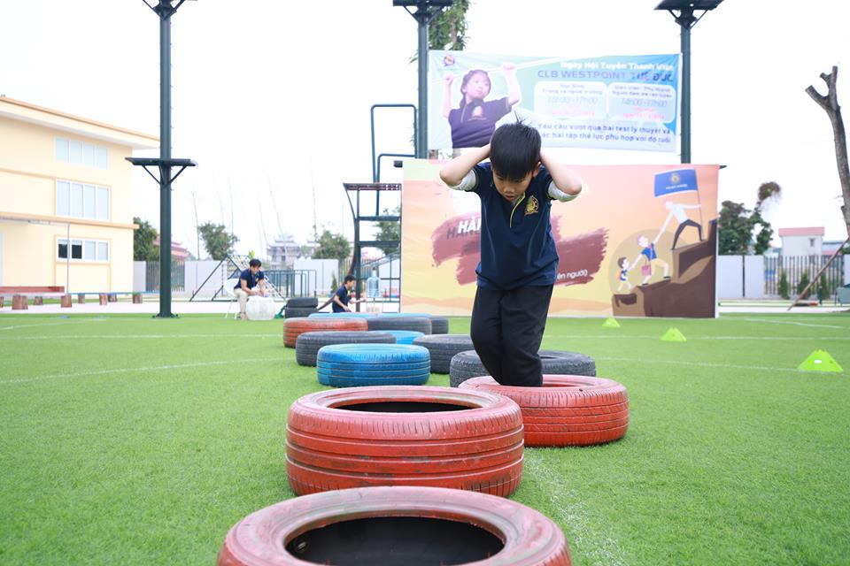 Hoạt động rèn thể lực và nghị lực tại khu quân sự mini theo mô hình Westpoint.