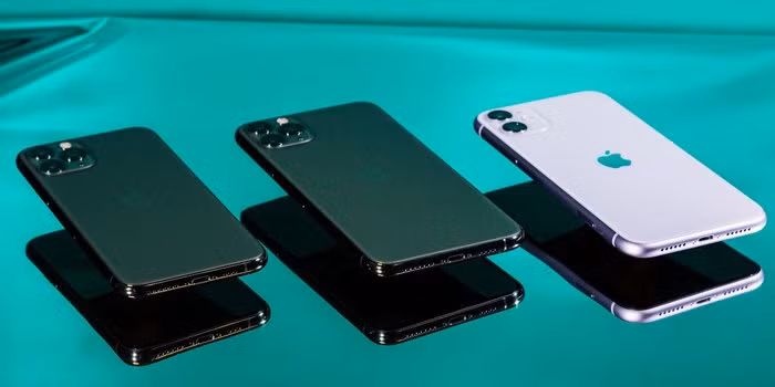 Nhiều người lo ngại việc có thêm kết nối 5G có thể sẽ khiến giá bán của iPhone tăng mạnh. (Ảnh: Business Insider)