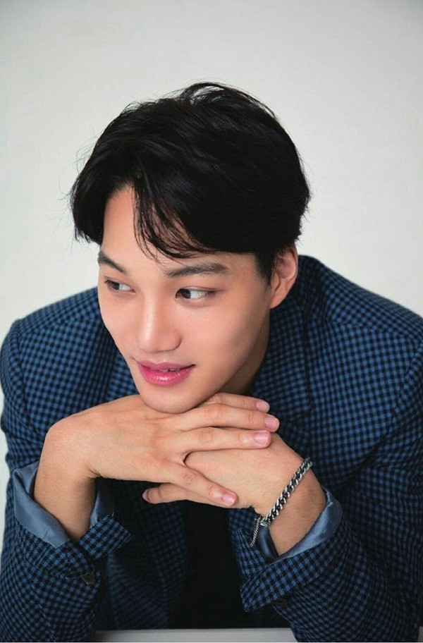 Kai vốn đam mê du lịch, thích ghi lại những khung cảnh đẹp mà mình đã đi qua. Hình nền lúc này của Kai là một bức ảnh phong cảnh Hawaii, mà Kai tự chụp trong chuyến đi gần đây cùng EXO. Nếu có ghé qua Instagram của Kai, bạn sẽ thấy ảnh Kai chụp cũng chẳng kém nhiếp ảnh gia chuyên nghiệp đâu.