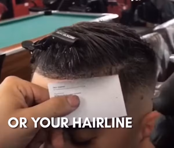 Cả phần chân tóc nữa.