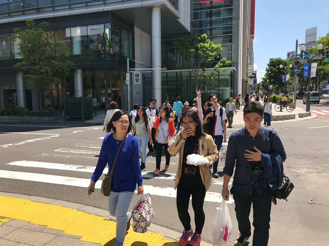 Hãy chấp hành luật giao thông ngay cả trên đất bạn nhé!