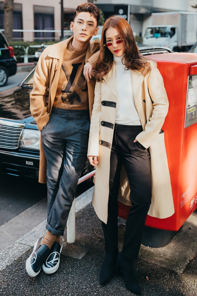 Lịch làm việc của Khả Ngân kín mít sau hiệu ứng từ bộ phim Hậu duệ Mặt Trời bản Việt. Các fan còn đùa rằng còn rất lâu cô nàng mới thực hiện được mong muốn “đi chơi 2 tuần liền” của mình.