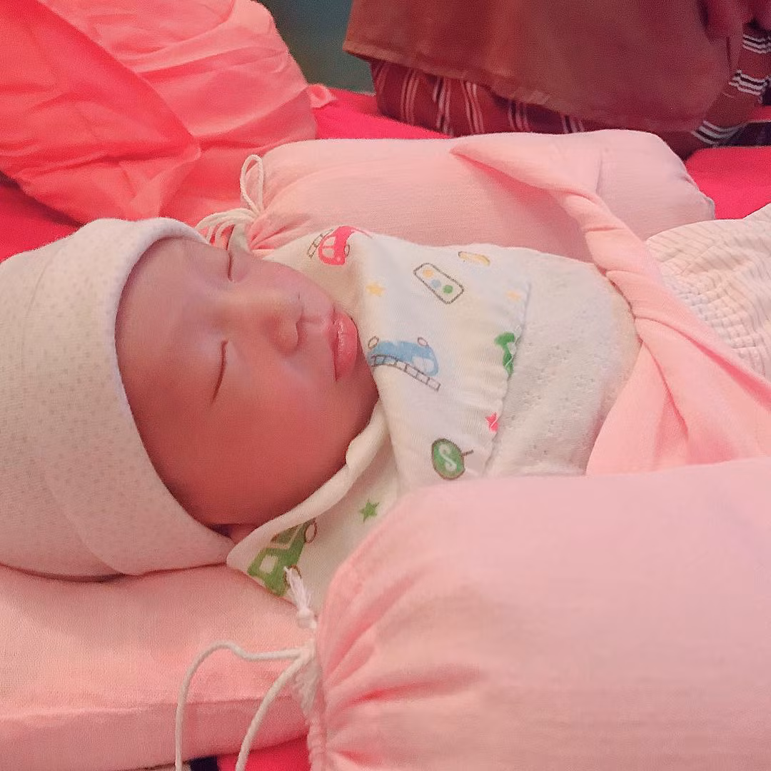Vừa đáng yêu, vừa hài hước, chẳng lạ khi Cici nổi đình đám chẳng kém gì bố mẹ mình đâu.