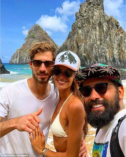 Kevin (bên trái) và nhiếp ảnh gia Neuronha (phải) tại Brazil vào tháng 12/2017.