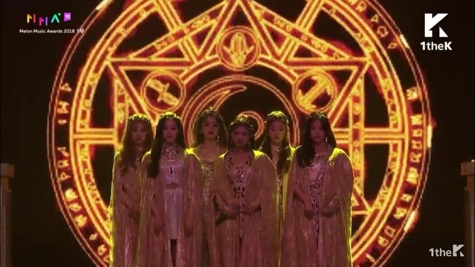 Trong khi đó tân binh (G)I-DLE được trình bày 2 bài hát và một phần rap của riêng nhóm trưởng.