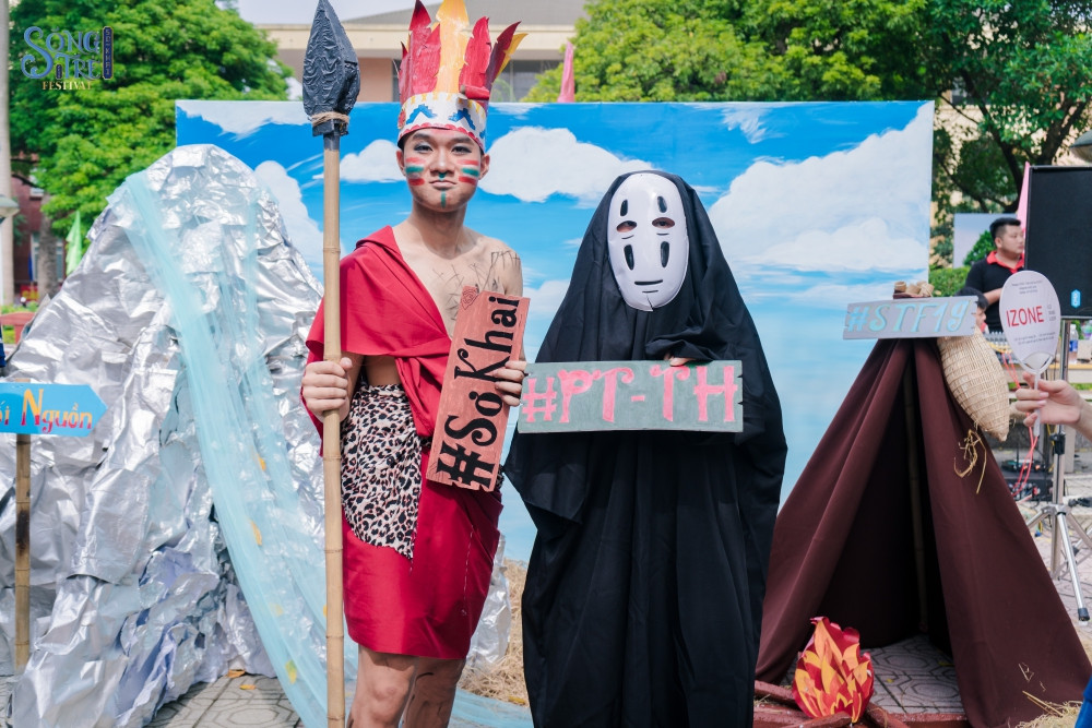 Photobooth “Suối nguồn” cùng hình ảnh thổ dân chính là điểm nhấn trong chặng đầu tiên của chương trình.