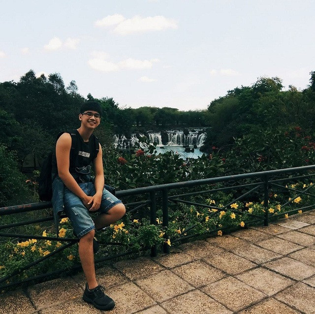 Sở hữu chiều cao 1m81, Phú lại còn rất chăm tập tập thể thao và đặc biệt rất thích chơi cầu lông.