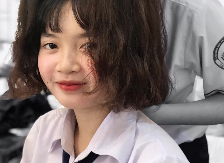 Khéo léo điều chỉnh góc máy là bạn sẽ có tấm hình trực diện nhất về kiểu đầu tương lai của mình.