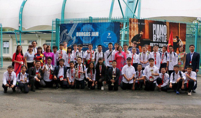 Đoàn học sinh và giáo viên THPT Hà Nội - Amsterdam tham gia kỳ thi (ảnh: http://hn-ams.edu.vn)