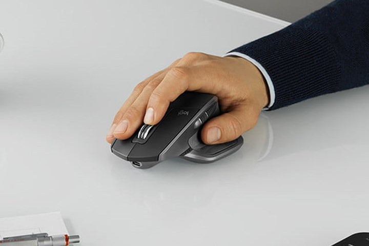 Logitech MX Master 2S mang lại độ chính xác, thoải mái và đa tính năng, có thể thực hiện những yêu cầu khó tính của các chuyên gia đồ họa.