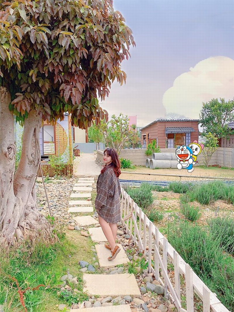 Thị trấn Nobi mô phỏng lại hết những cảnh quan cực quen thuộc đến nỗi bạn sẽ ngỡ lạc trôi vào thế giới Doraemon.