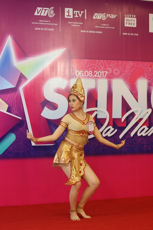 Đà Nẵng: Ca sĩ Bảo Thy, đạo diễn Khải Anh “mê mẩn” tài năng của dàn thí sinh Miss Teen 2017 ảnh 11