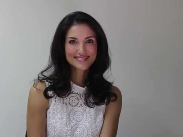 Nữ diễn viên Cindy Sirinya Bishop - người dẫn đầu phong trào “Đừng bảo tôi phải mặc thế nào”.