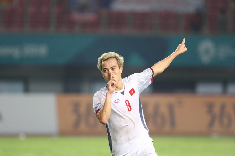 Với phong độ xuất sắc trong trận đấu vừa qua, Văn Toàn là cái tên hot nhất ở thời điểm hiện tại.