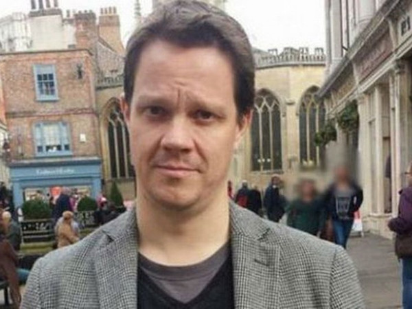 Chris Owen - người ghét mayonnaise, ghét sốt salad, và thích than phiền.