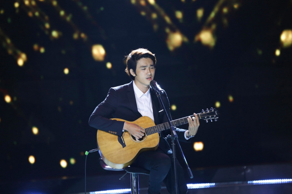 Đình Quân sở hữu phong cách lãng tử.