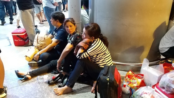 Hành khách được khuyến cáo không nên bịt mặt hoặc đeo khẩu trang, kính đen khi đến sân bay.