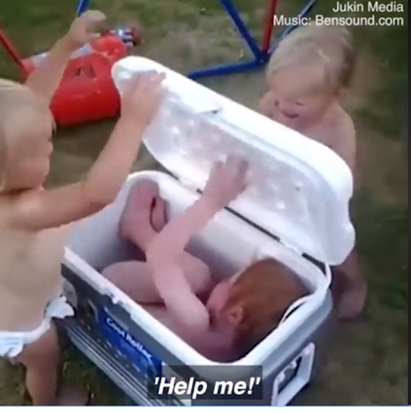 Bị đánh úp rồi. Cứu với.