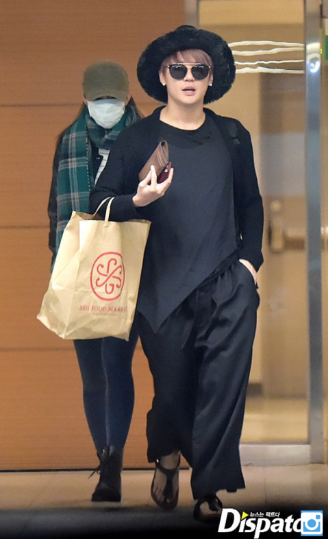 Hani (EXID) và Junsu (JYJ) chắc hẳn đã chọn lý do đi siêu thị