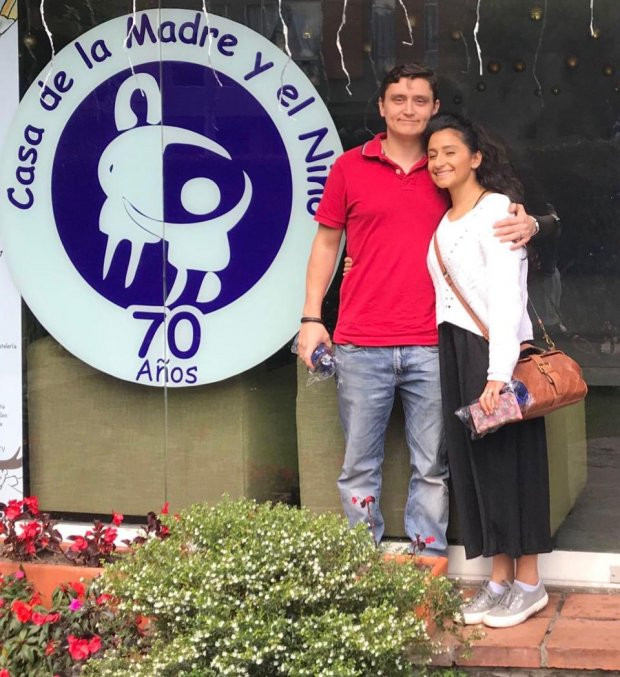 Christina đi cùng chồng Jeremy đến trại trẻ mồ côi nơi cô được nhận nuôi khi mới chỉ là một đứa bé.