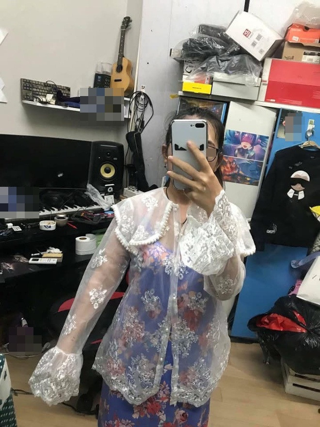 Ướm thử lên người khiến người ta có cảm giác "mặc như không mặc" vì độ xuyên thấu.