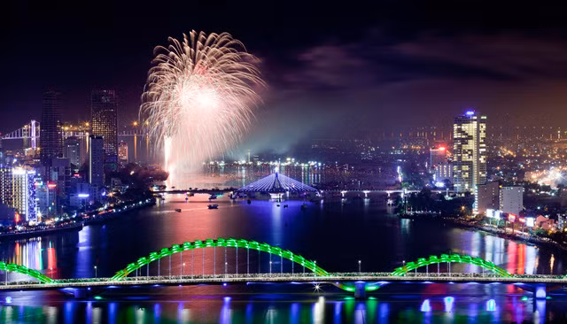Mai là Giao thừa rồi, bạn đã biết đi xem pháo hoa ở đâu chưa? ảnh 2 Mai là Giao thừa rồi, bạn đã biết đi xem pháo hoa ở đâu chưa? ảnh 2