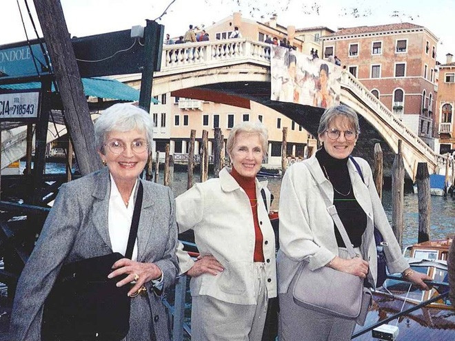 3 người bạn thân theo thứ tự từ trái qua: Margaret Sugg, Nancy Fassett và Barbara Fletcher.