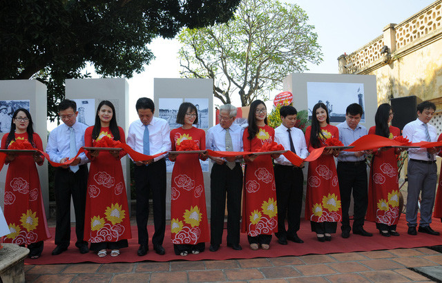 Khai mạc triển lãm "Hà Nội: Những khắc tháng 10/1954" tại Hoàng thành Thăng Long.