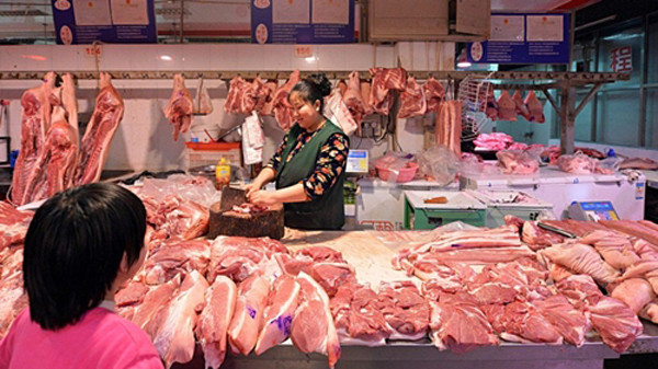 Chế độ low-carb chỉ hạn chế ăn tinh bột và đường còn lại cho phép ăn thịt thỏa thích - Ảnh Alamy.