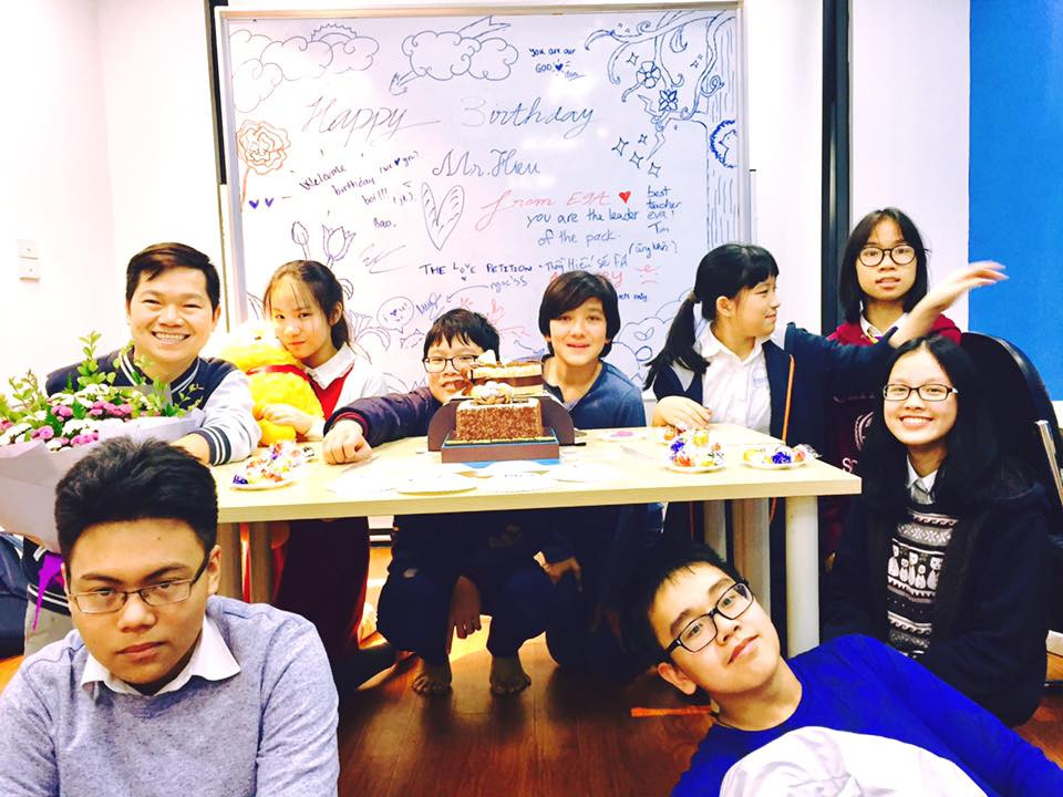 Học trò của thầy ở nhiều ở độ tuổi vì thầy từng là giáo viên cấp 3