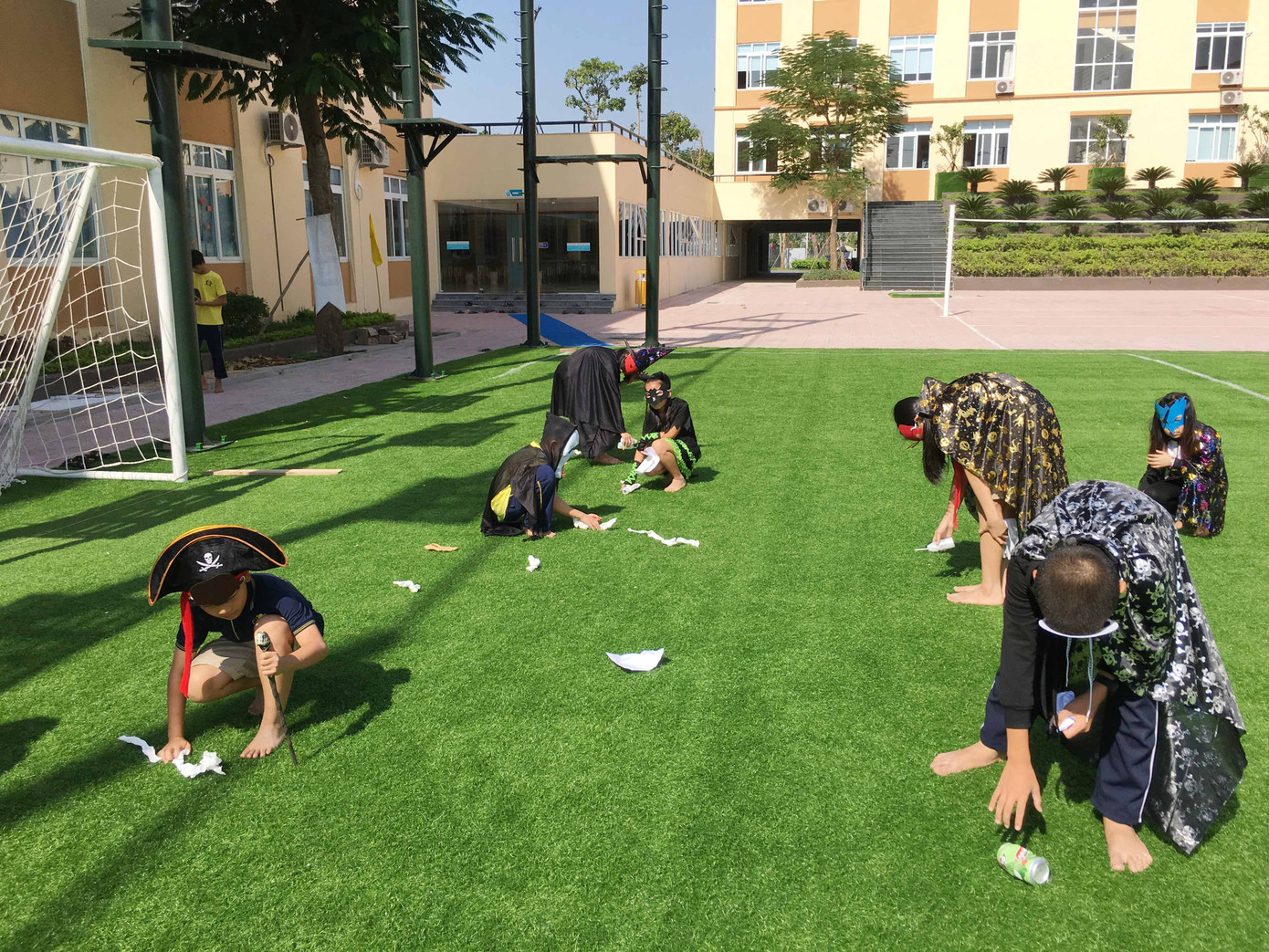 Bạn đã thấy những chú ma nào biết dọn dẹp vệ sinh như thế này chưa nhỉ!