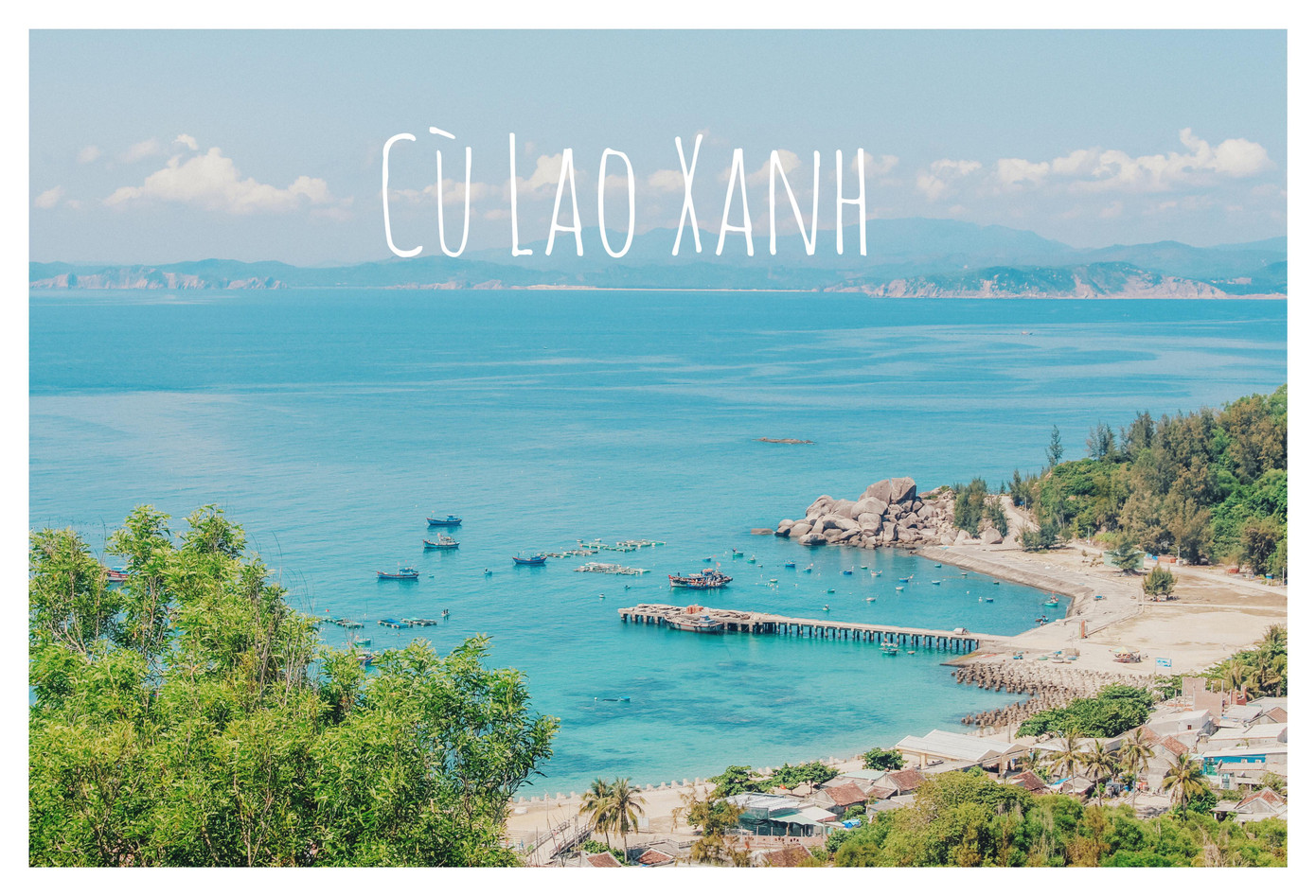 Biển ở đảo Cù Lao Xanh được nhìn từ hướng núi