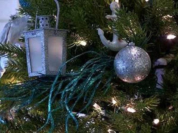 Nhờ ông Esmond mà 36 gia đình thoát khỏi nguy cơ bị cắt điện trong mùa Giáng Sinh.