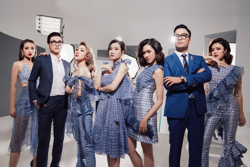 Dàn MC tài năng của kênh VTV6. Dàn MC tài năng của kênh VTV6.