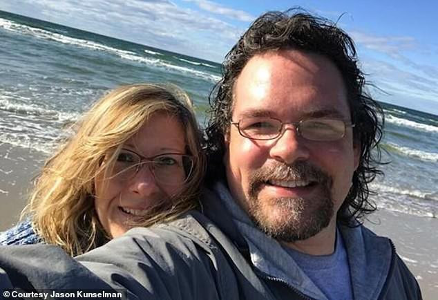 Anh Jason Kunselman và vợ