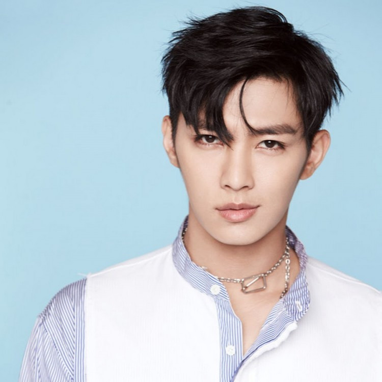 Nam ca sĩ đã thừa nhận mình là người đồng tính.