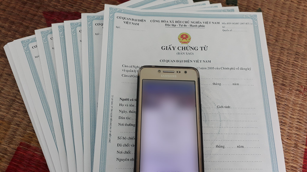 Giấy chứng tử giả được bán 100.000 đồng/tờ cho giới làm dịch vụ.