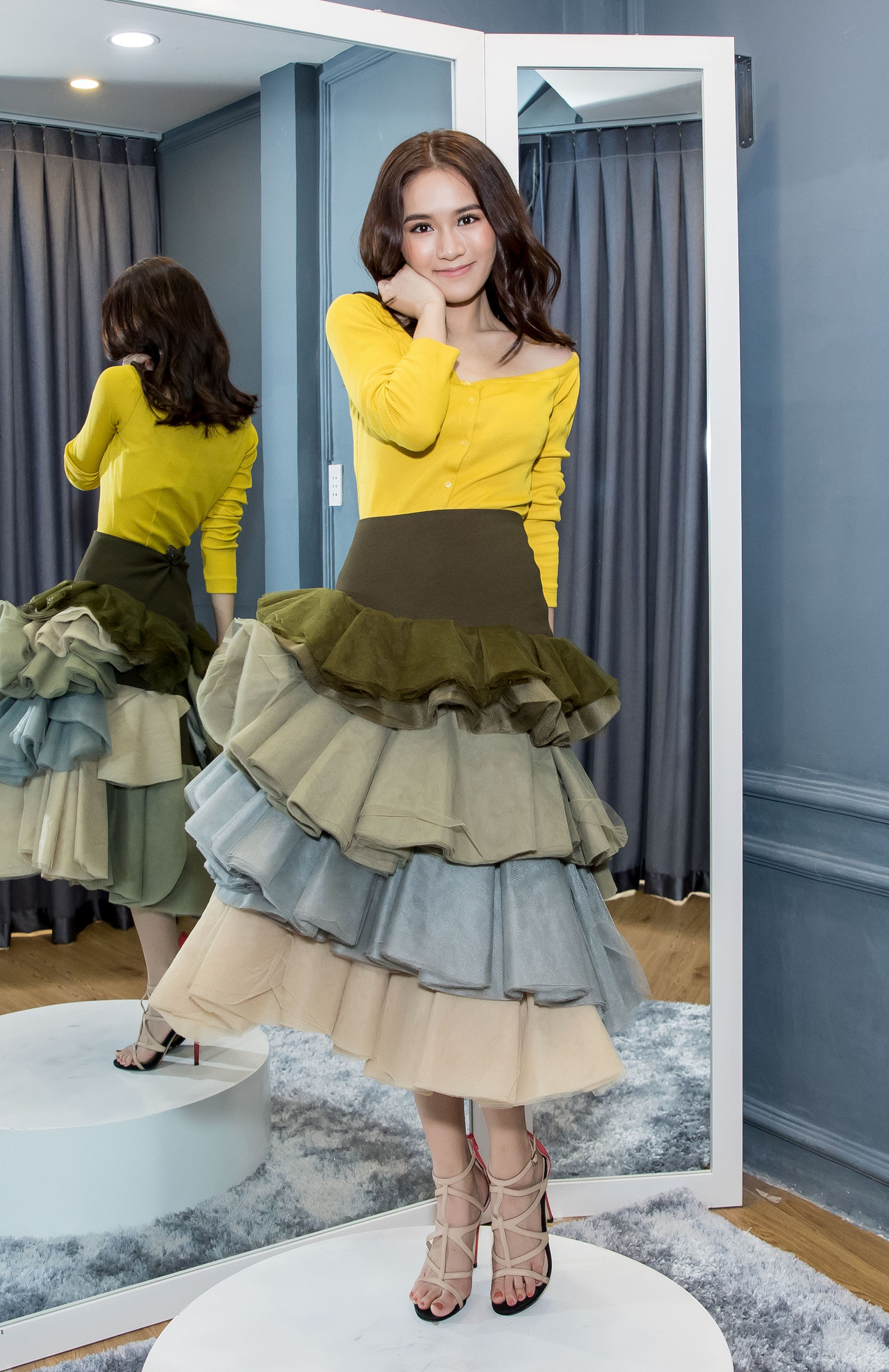 Vân Shi chi 300 triệu cho phần trang phục trong MV thứ 3 của mình ảnh 4