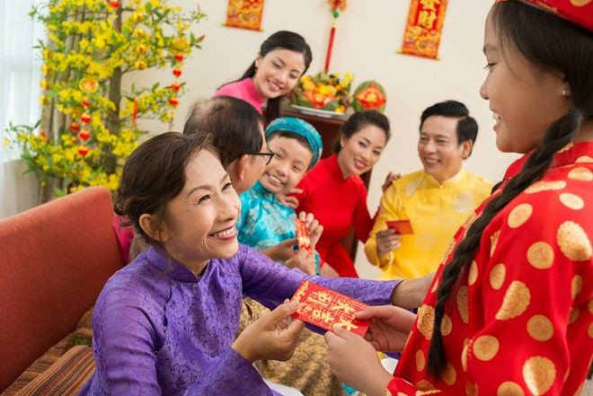 Lì xì là phong tục ngày đầu năm mới tại Việt Nam và nhiều nước Á Đông. Ảnh: Pinterest. Lì xì là phong tục ngày đầu năm mới tại Việt Nam và nhiều nước Á Đông. Ảnh: Pinterest.
