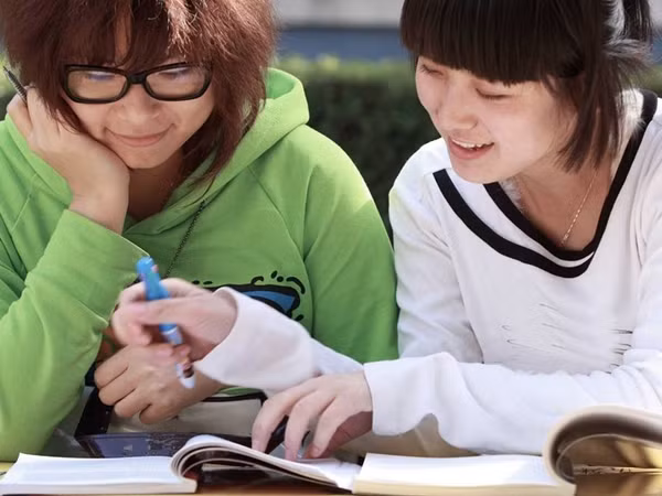 Giúp đỡ người khác là cách để “hóa giải” mọi sự ghét bỏ, tức giận.