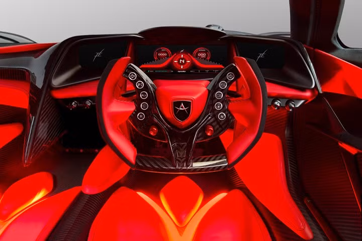 4. Apollo Intensa Emozione: Siêu xe trị giá 2,8 triệu USD sử dụng động cơ V12 từ chiếc Ferrari F12. Nội thất xe được sử sợi carbon làm chủ đạo, màn hình cảm ứng cỡ lớn 12 inch cùng một số tính năng hiện đại khác.