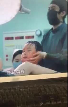 Cuối cùng thì đứa bé cũng chào đời rồi...