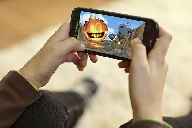 Chơi game sẽ khiến điện thoại vận hành nhiều, làm nó nóng lên. ẢNH CHỤP MÀN HÌNH CNET.