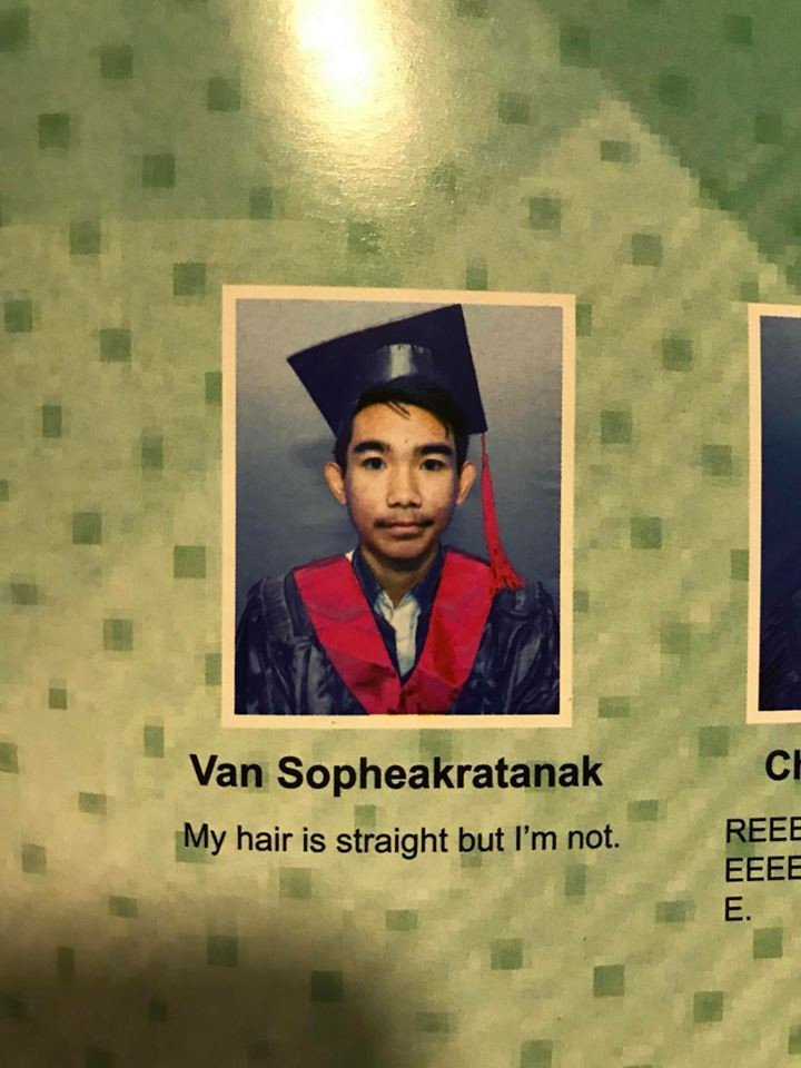 "Tóc em thẳng nhưng em thì không!" "Nếu tóc bạn ấy cong, vậy sẽ là tóc em cong và em cũng thế" - Facebook P.L hài hước bình luận.