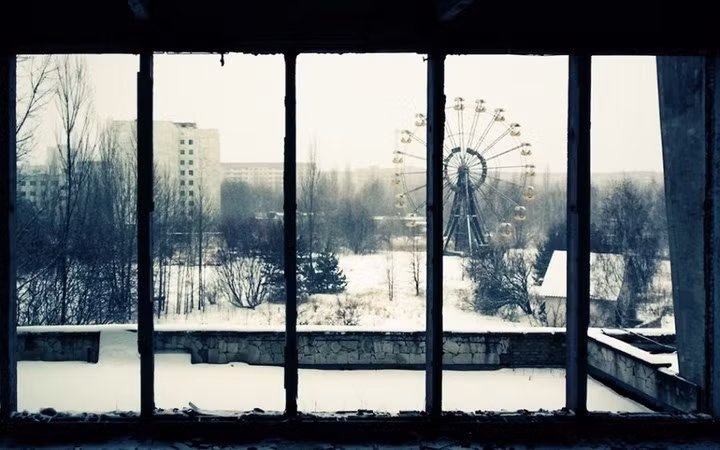 Pripyat, Ukraine: Thị trấn Pripyat cách thủ đô Kiev 100 km nằm gần nhà máy điện hạt nhân Chernobyl. Thảm họa hạt nhân năm 1986 đã buộc hơn 28.000 người phải sơ tán khỏi thị trấn và biến nơi đây thành vùng đất hoang không có người ở.