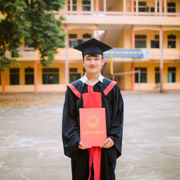 Cách giải quyết vấn đề trong bài thi Văn của San gây ấn tượng sâu sắc cho giám khảo chấm thi.