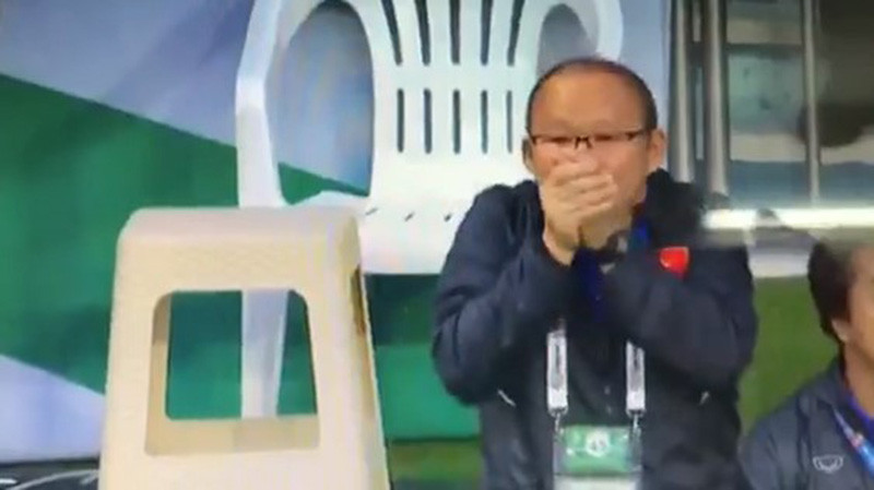 Và đây là động tác đáp trả của thầy Park.