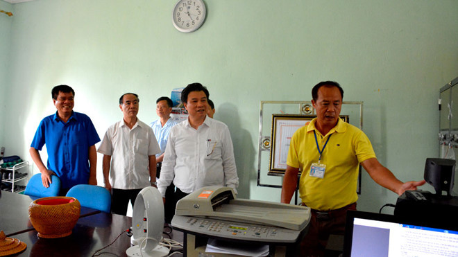 Lãnh đạo Bộ GD-ĐT kiểm tra công tác chuẩn bị thi tại Trường THPT Điện Biên (tỉnh Điện Biên) trong tuần qua. Ảnh: TTGD. Lãnh đạo Bộ GD-ĐT kiểm tra công tác chuẩn bị thi tại Trường THPT Điện Biên (tỉnh Điện Biên) trong tuần qua. Ảnh: TTGD.